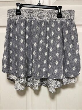 Bebop Tiered Mini Skirt Size L Grey Diamond Paisley Pattern Smocked Waist